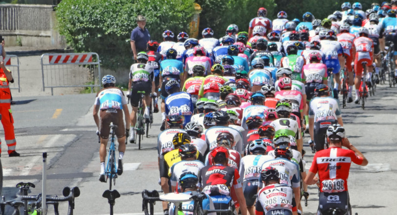 VIDEO - Il passaggio del 101esimo Giro d'Italia a Casale